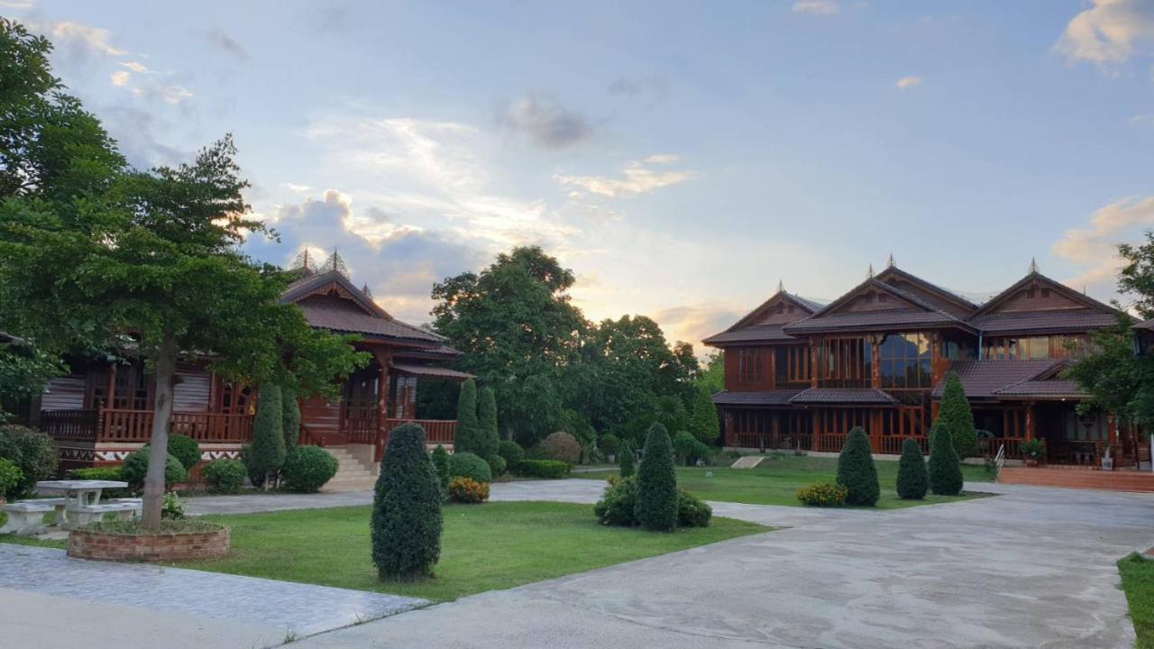 Baan Maneekan Сукотаи Экстерьер фото